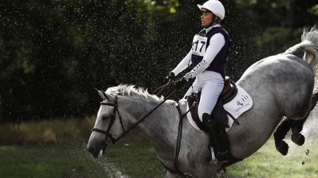 Morre a amazona Georgie Campbell, aos 37 anos, após queda de cavalo em competição