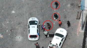 Imagens geolocalizadas pela CNN mostram homens empunhando armas perto de veículo da ONU na UNWRA