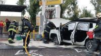 Vídeo: Jogador argentino bate carro em bomba de posto e acaba preso