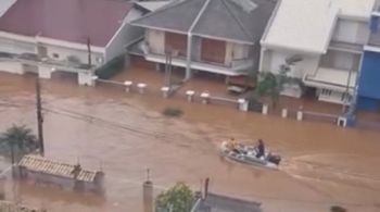 Alguns residentes de cidade gaúcha se negaram a sair de casa e ficaram presos por causa das enchentes