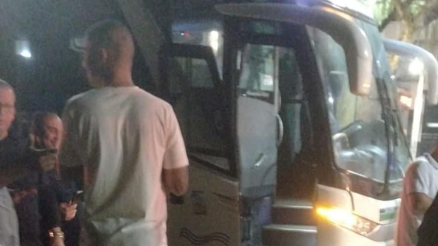 PMs reagem a tentativa de assalto a ônibus de turismo no Rio