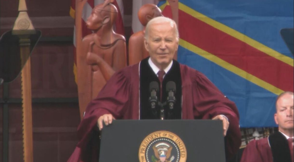Biden realiza discurso em formatura na universidade americana Morehouse