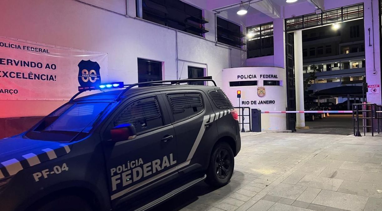 Viatura da Polícia Federal em operação no RJ