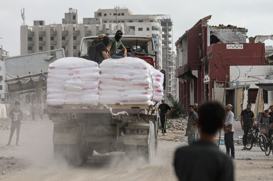 Caminhões com ajuda humanitária chegam a Gaza