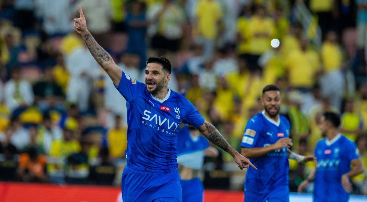 Mitrovic comemora o gol que abriu o placar para o Al-Hilal