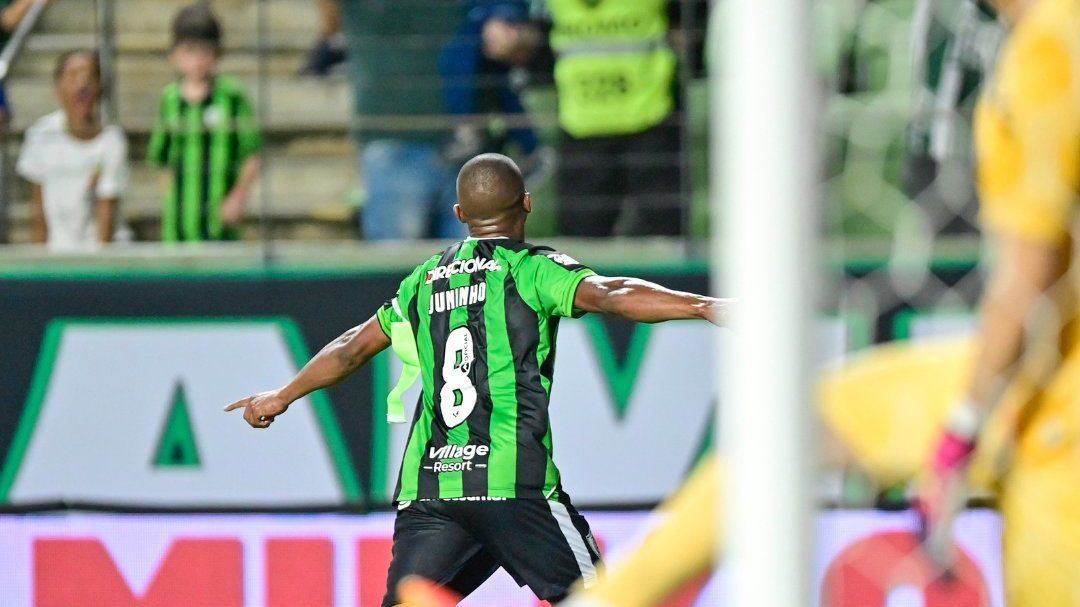 América-MG venceu Santos em jogo polêmico