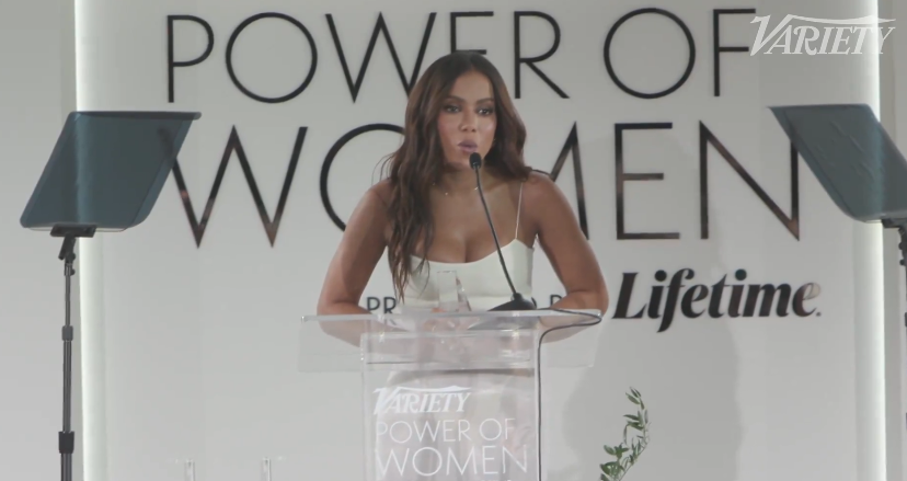 Anitta discursa no "Power of Women", da Variety, nesta quinta-feira (2)