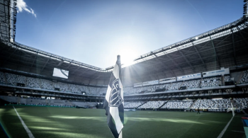 Galo doou 27 uniformes para arrecadar fundos às vítimas das enchentes