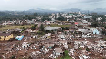 Imagens feitas pela Rádio Independente mostram devastação na cidade de Arroio do Meio, no Vale do Taquari