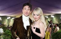 Sabrina Carpenter revela como foi trabalhar com suposto affair, Barry Keoghan