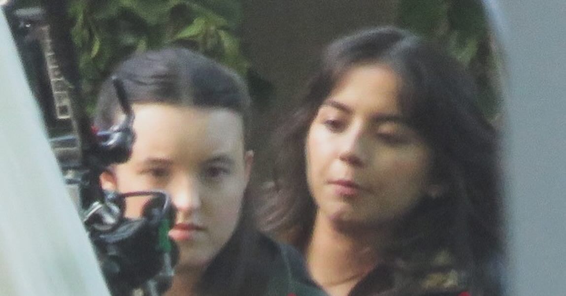 Bella Ramsey e Isabela Merced são flagradas no set da 2ª temporada de "The Last of Us"