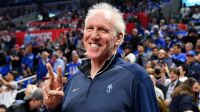 Bill Walton, bicampeão e lenda da NBA, morre de câncer aos 71 anos