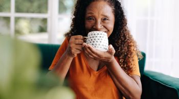 Pesquisa mostrou que pessoas que tinham um maior consumo de cafeína apresentaram um risco quase 40% menor de desenvolver a doença neurodegenerativa
