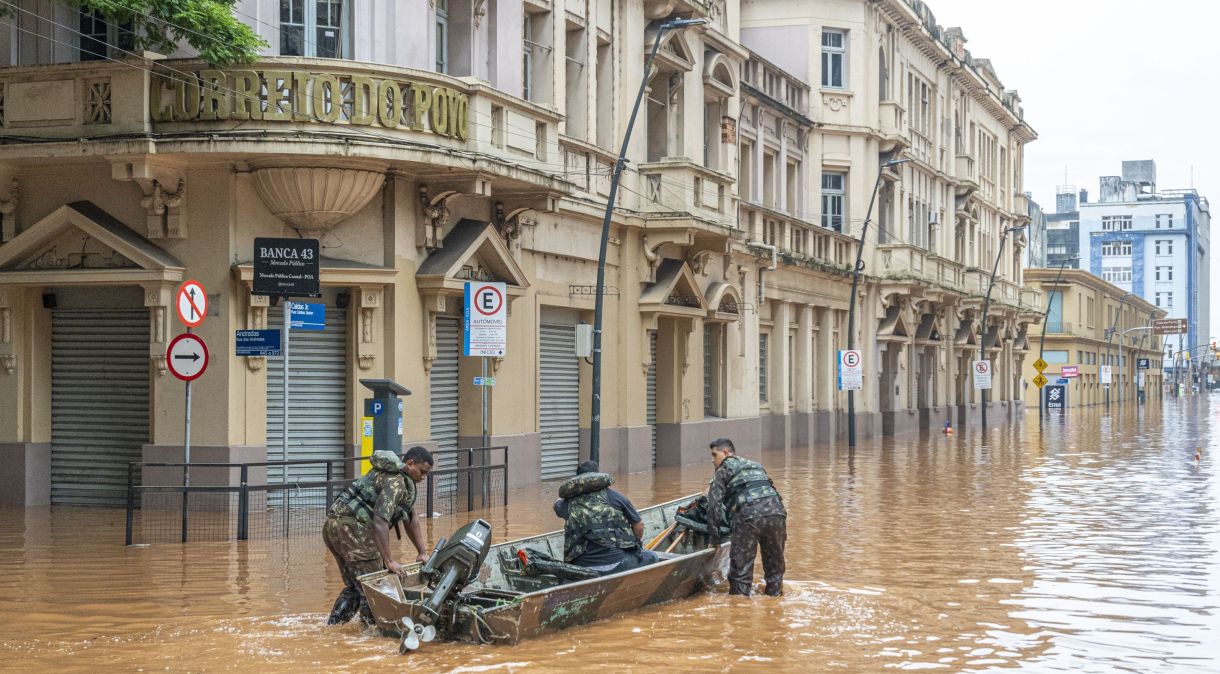 Região da rua Caldas Júnior, no Centro Histórico de Porto Alegre, durante a enchente de 2024