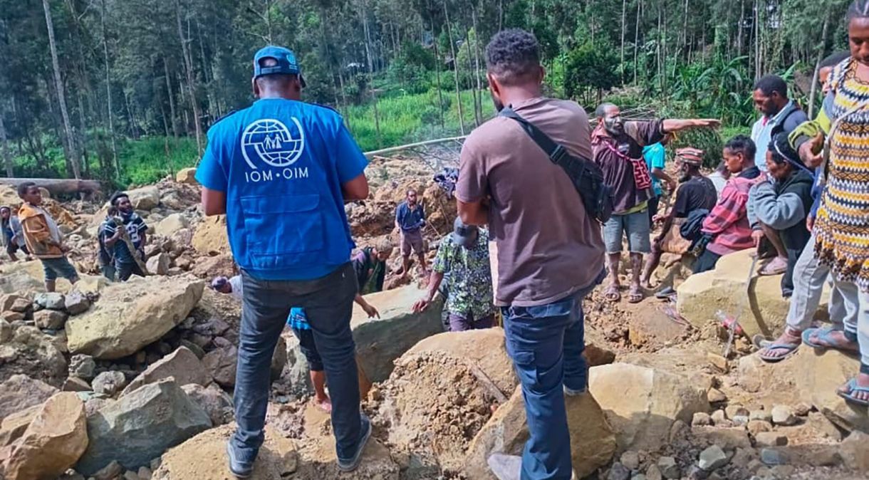 Deslizamento deixa milhares de soterrados na Papua-Nova Guiné