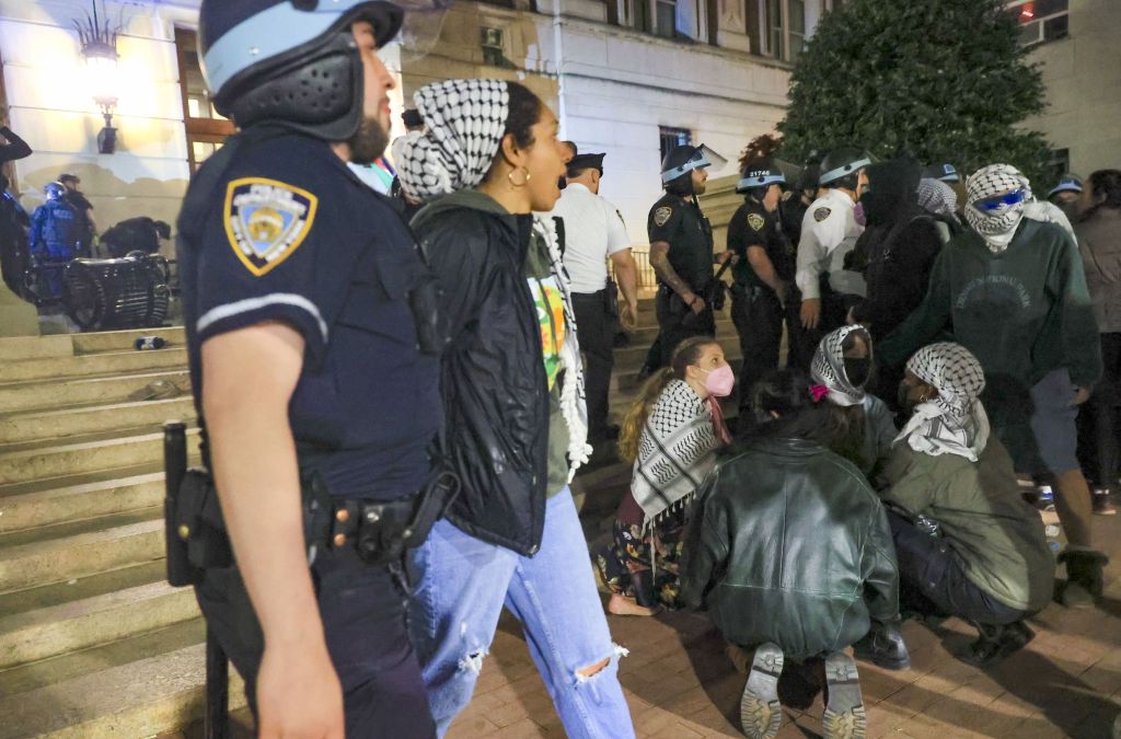 Polícia prende manifestantes pró-Palestina na Universidade de Columbia, em Nova York