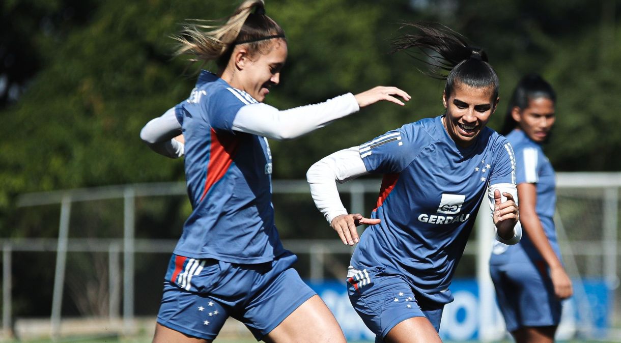 Jogadoras do Cruzeiro durante treino