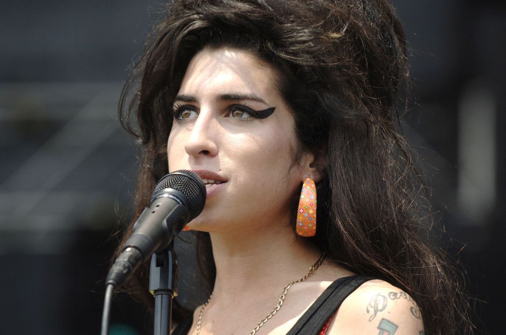 Amy Winehouse era musa do delineado bold
