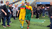 Encontro de Belo e Denilson teve beijo, alfinetada e abraço no Maracanã