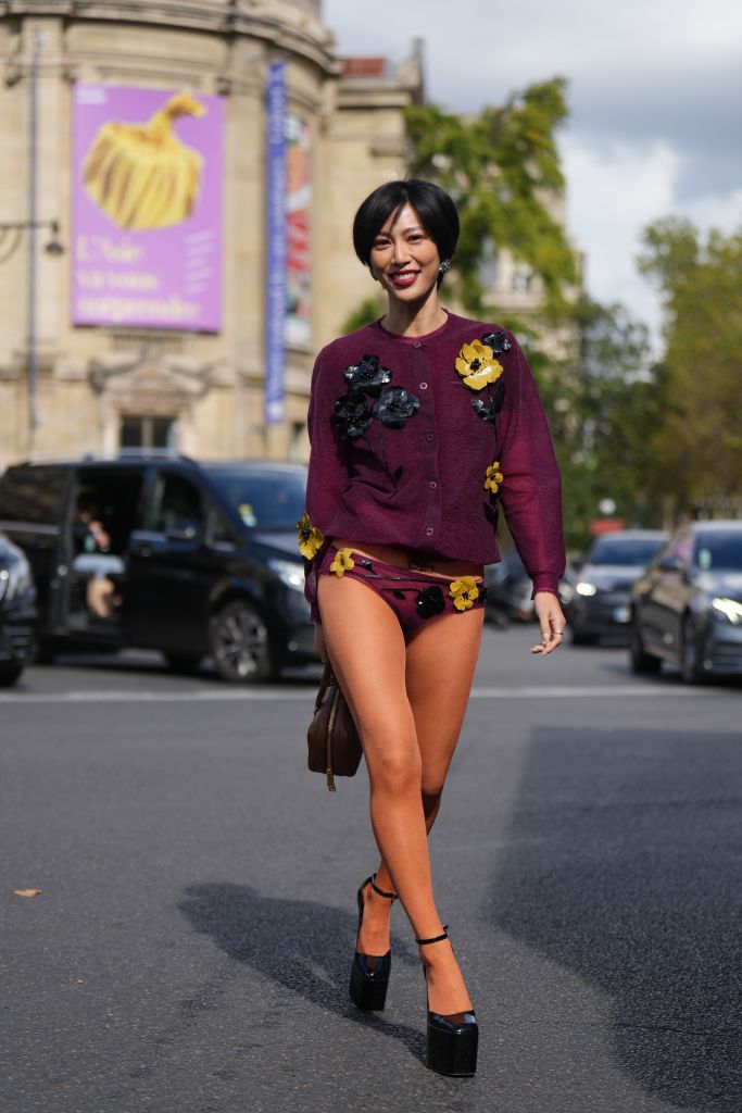Molly Chiang durante a Paris Fashion Week 2023