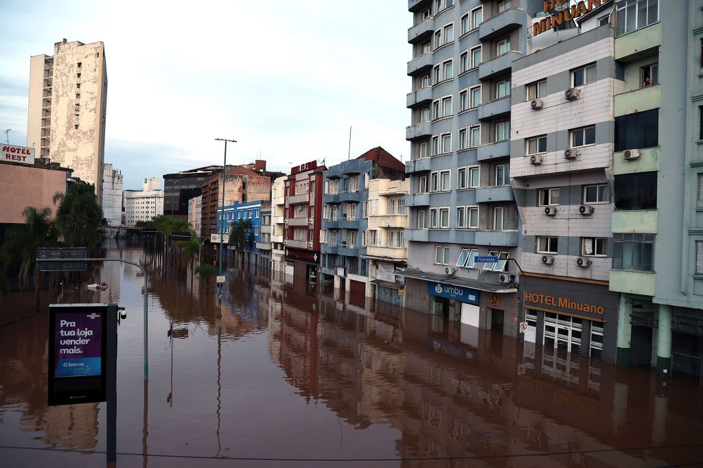 Vista da avenida Farrapos, em Porto Alegre (RS), durante a enchente de 2024