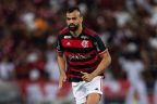 Zagueiro do Flamengo se emociona e abre o jogo sobre atuar na Europa