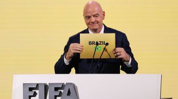 Gianni Infantino defende que acusações criminais devam fazer parte do processo de combate ao racismo no futebol