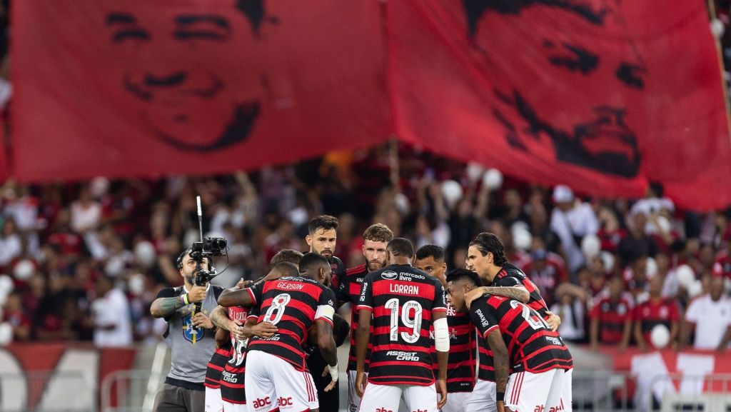Diante da bandeira de Gabigol, Flamengo conversa antes da vitória contra o Amazonas