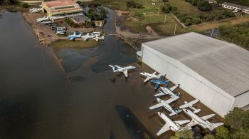 Terminal aéreo foi tomado pela água e segue inoperante e sem previsão de reabertura; voos serão deslocados para Canoas