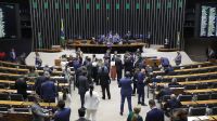 Câmara aprova texto-base de projeto que suspende dívida do RS; votação segue