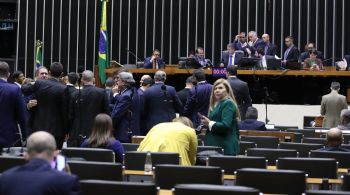 Restrições incluem a impossibilidade de receber auxílios e participar de programas do governo federal, além proibir que essas pessoas assumam funções públicas