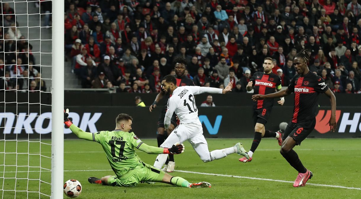 Juninho Vieira anotou um golaço pelo Qarabag contra o Bayer Leverkusen, pela Liga Europa