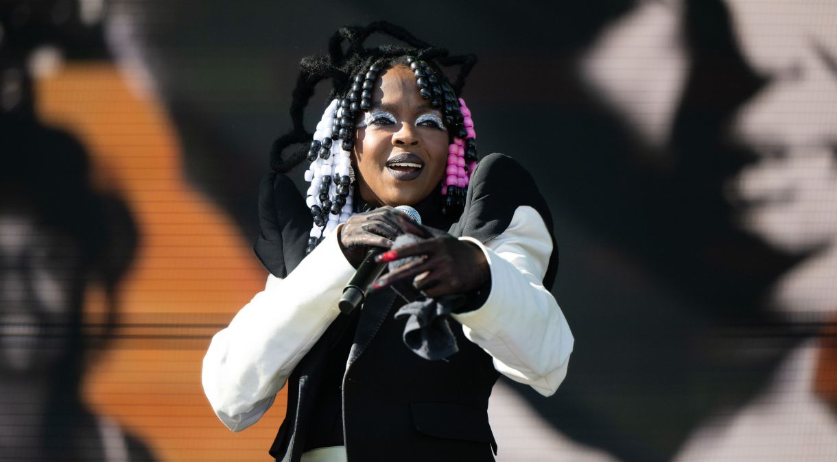 Lauryn Hill durante apresentação no Coachella na Califórnia, em abril de 2024