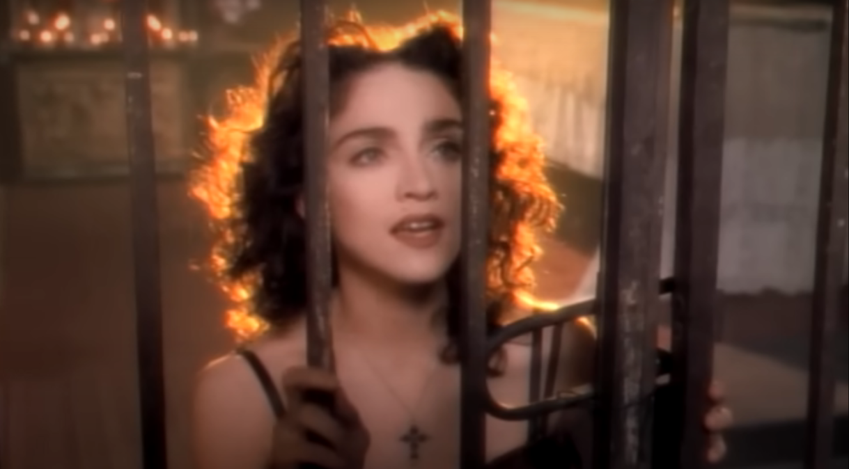 Madonna no videoclipe de "Like A Prayer"