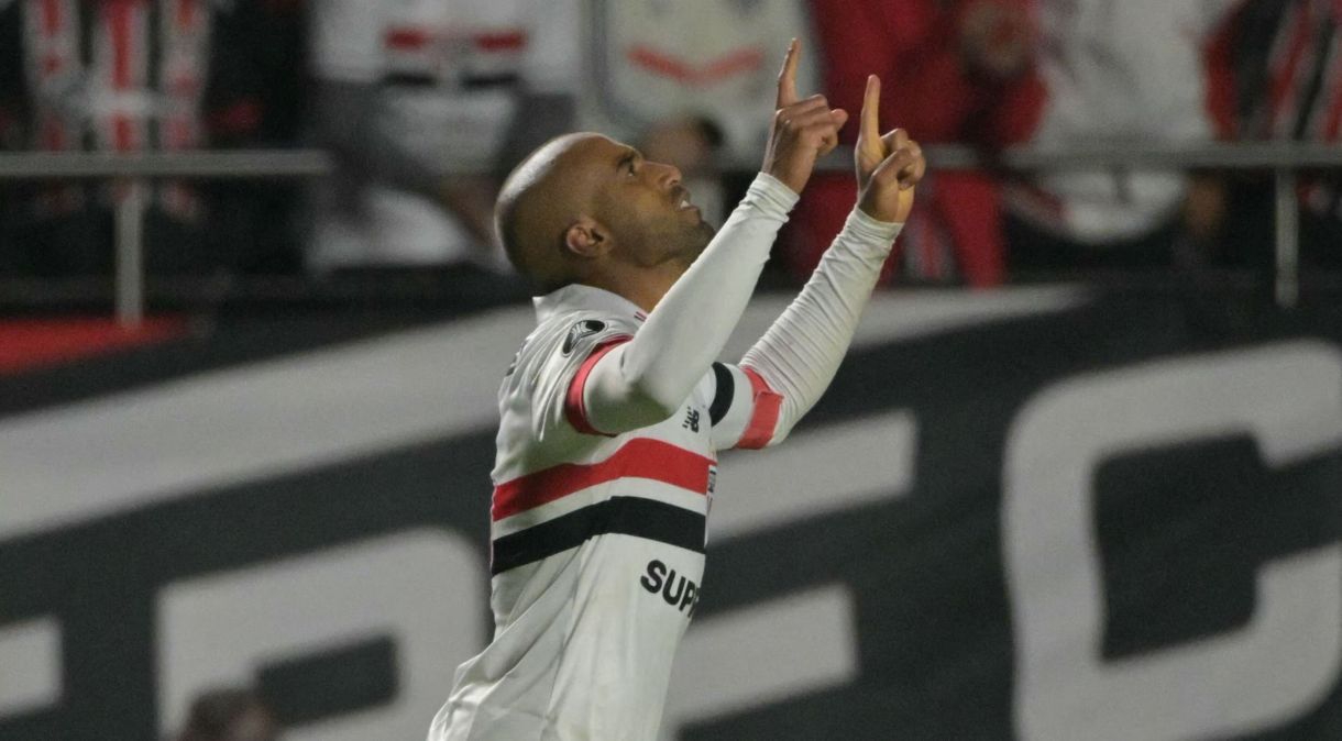Lucas Moura comemora o gol da vitória do São Paulo sobre o Talleres