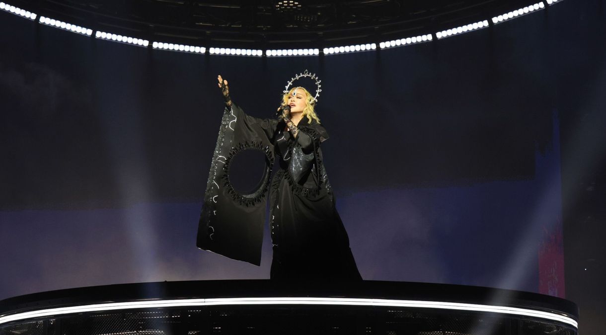 Madonna em show da "The Celebration Tour" em 14 de outubro em Londres, na Inglaterra