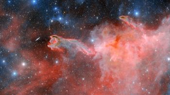 Câmera de Energia Escura capturou imagem da "Mão de Deus", um glóbulo cometa a 1.300 anos-luz da Terra na constelação de Puppis