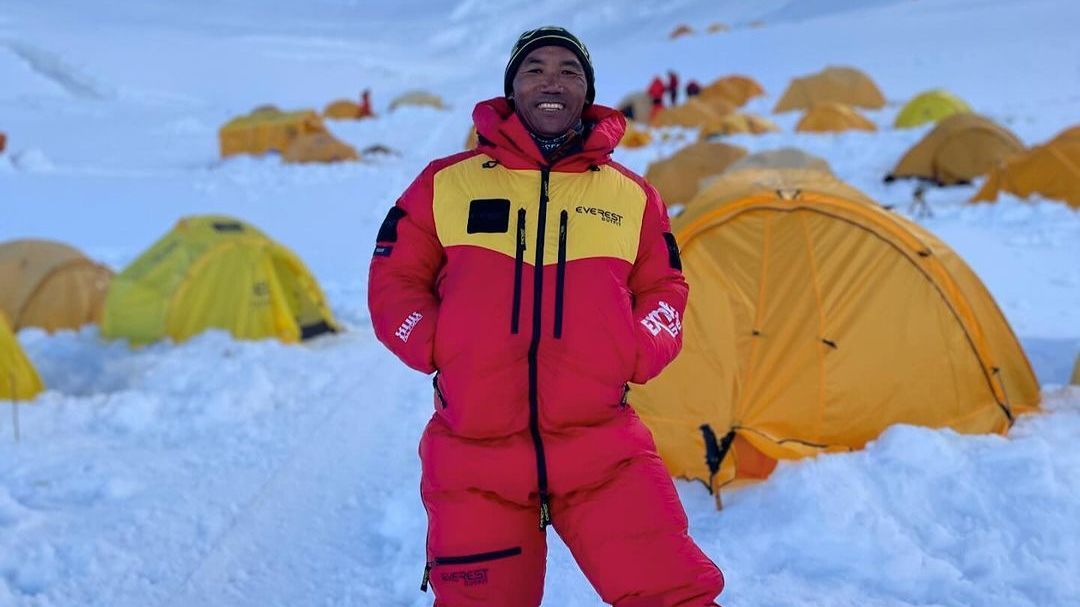 Sherpa Kami Rita, recordista mundial de subidas ao topo do Monte Everest, completou 30 escaladas na montanha