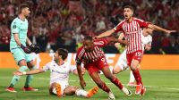 Olympiacos bate a Fiorentina e conquista o título da Conference League