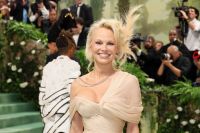 Pamela Anderson revela ter sofrido com depressão por décadas