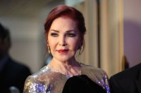 Priscilla Presley ganha festa de aniversário de filho brasileiro