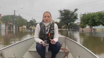 Moradores foram retirados de suas casas devido à elevação dos níveis da Lagoa dos Patos, que causou inundações severas em bairros próximos.