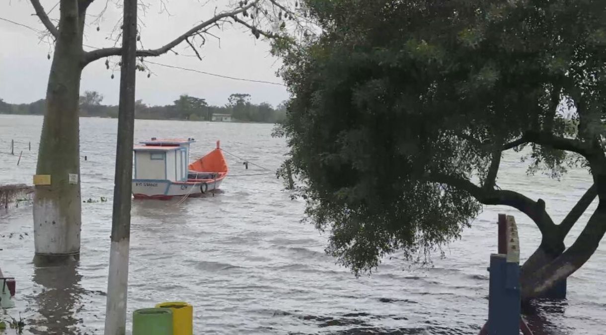 Canal São Gonçalo se aproxima está acima da cota de transbordamento.