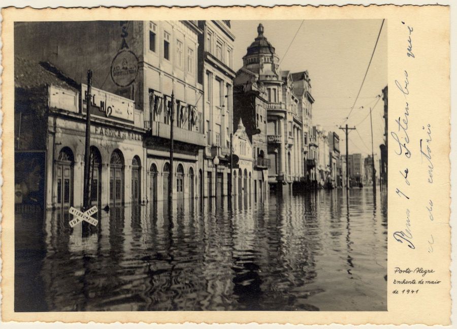 Rua Sete de Setembro, no Centro Histórico de Porto Alegre (RS), tomada pela água na enchente de 1941