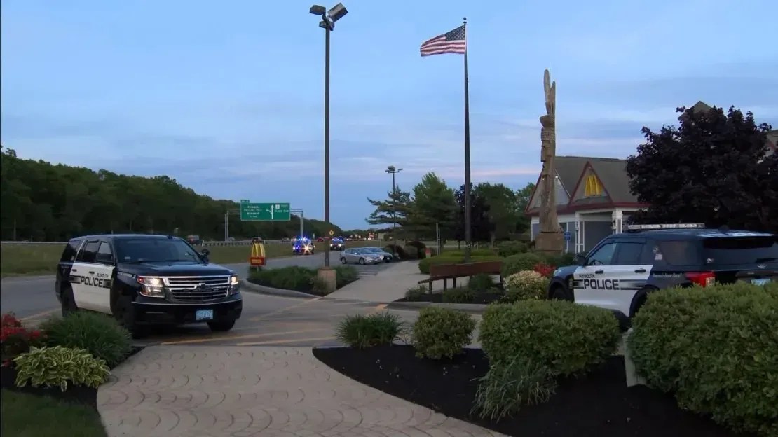 Jared Ravizza é acusado de esfaquear duas pessoas no sábado (25) à noite no McDonald's em Plymouth, Massachusetts, EUA
