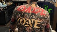 Estrela da NBA faz tatuagem "gigante" com seis tatuadores