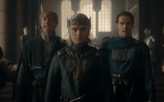 O ator Tom Glynn-Carney como Aegon Targaryen na segunda temporada de "A Casa do Dragão"