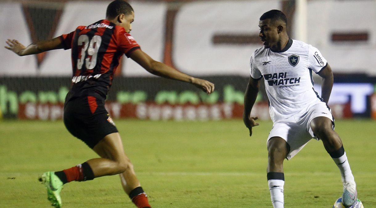 Lance de Vitória x Botafogo pela 3ª fase da Copa do Brasil