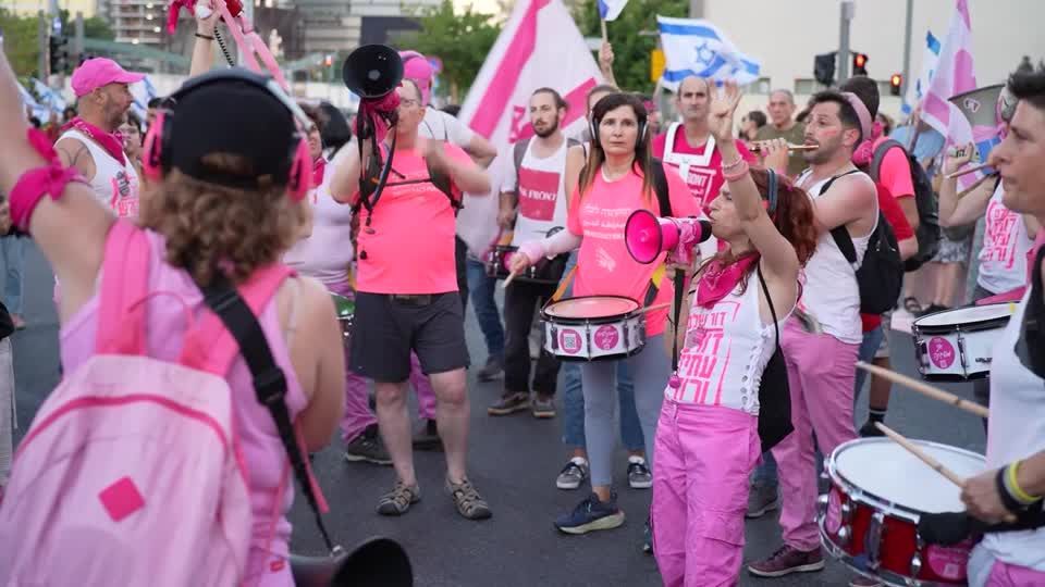 'Temos que salvar Israel também', diz protestante em Tel Aviv em manifestação contra o governo