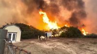 Vídeo: Grande incêndio atinge Califórnia; milhares de pessoas são retiradas de área